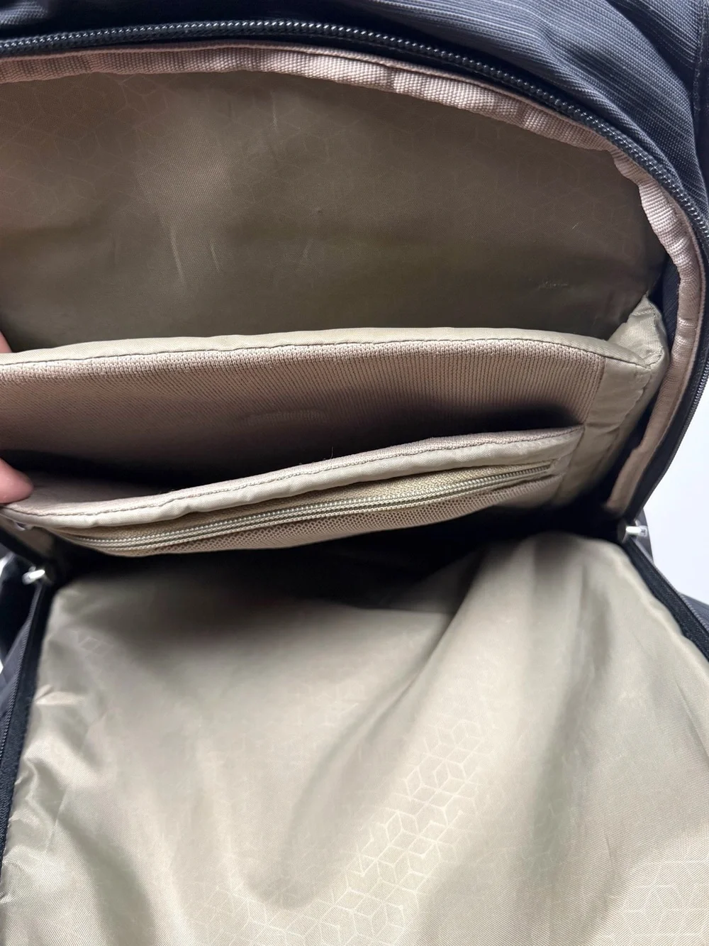 Thule Construct 28L Black Laptop Backpack Travel Work Commuter Bag